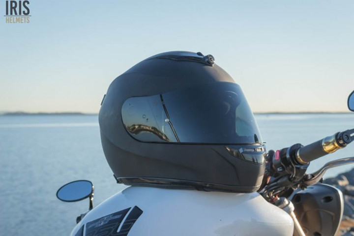 Helm Ini Sudah Terintegrasi Kamera dan <i>Microphone</i>