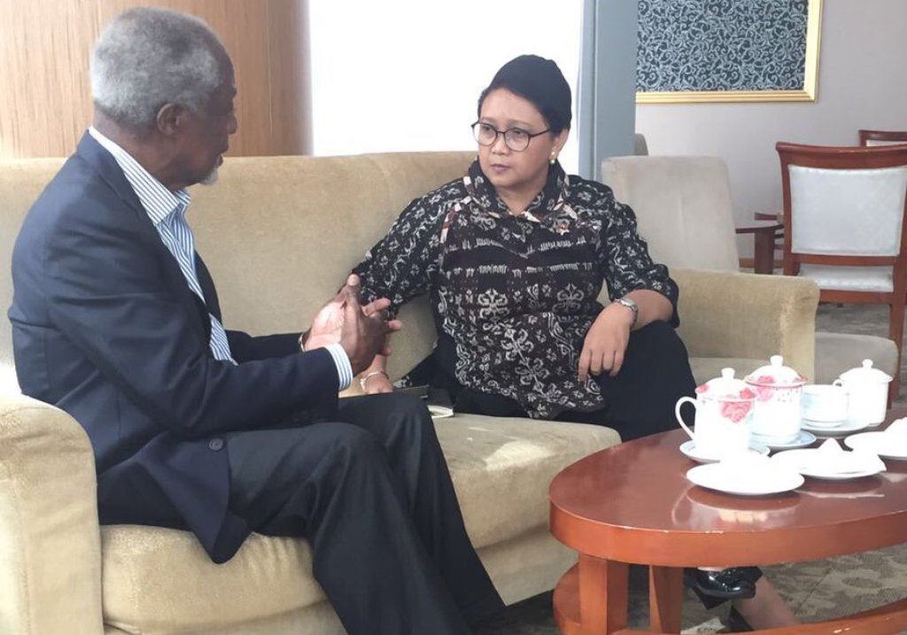Menlu Retno Marsudi temui mantan Sekjen PBB Kofi Annan di Bali (Foto: Dok. Kemenlu RI).