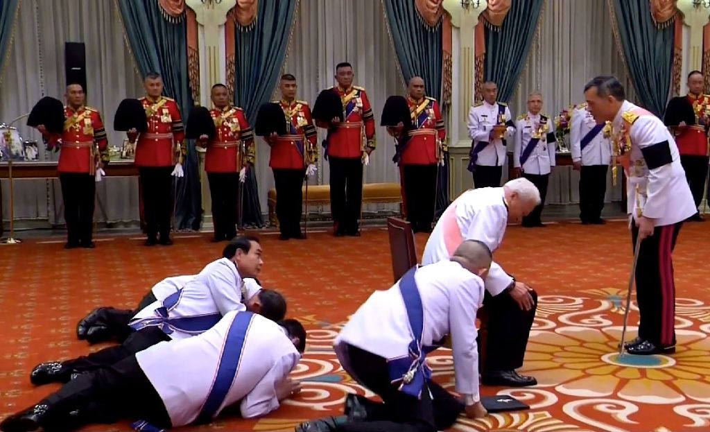 Maha Vajiralongkorn menerima penobatan sebagai Raja Thailand yang baru (Foto: AFP).