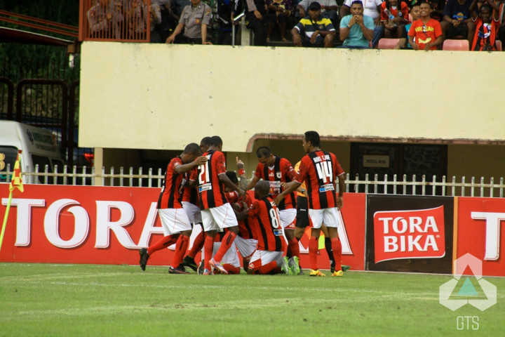 Persipura Amankan Takhta, Persija Ditumbangkan Persegres