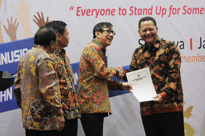 Menkumham Beri Penghargaan Peduli HAM ke Beberapa Daerah