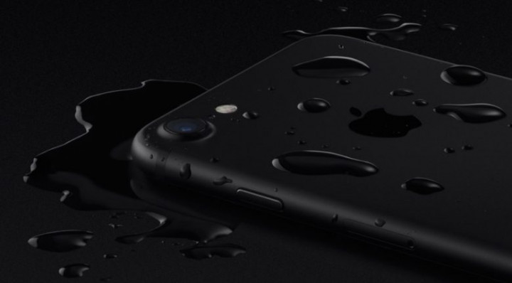 Cuma Pakai Suara, Anda Bisa Bersihkan Speaker iPhone 7 dari Air