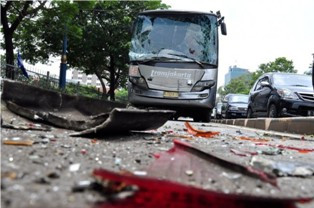 Hendak Menyeberang, YYS Tertabrak Bus Transjakarta