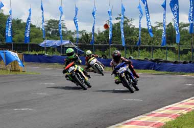 <i>Rider</i> Lokal Bersaing Ketat di Babak Kualifikasi YCR Seri-3 Tasikmalaya