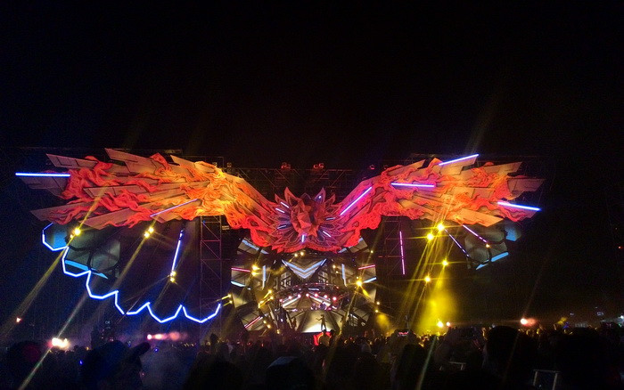 Hardwell dan Carl Cox Tutup DWP 2016 Hari Terakhir