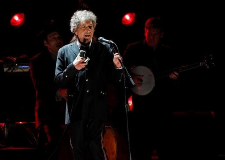 Bob Dylan Tak Hadiri Upacara Penganugerahan Nobel