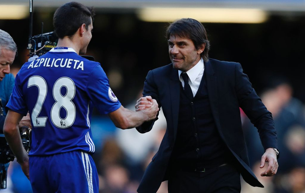 Antonio Conte (Kanan) (Foto: AFP/Adrian Dennis)