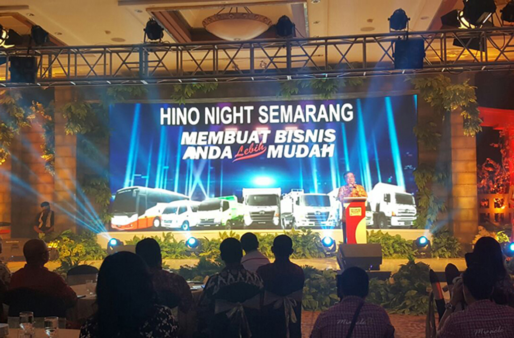 Hiroo Kayanoki beri sambutan pada malam apresiasi. HMSI