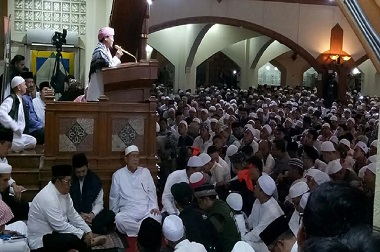 Sambil Berlibur, Ayu Ikut Gerakan Salat Berjemaah di Bandung