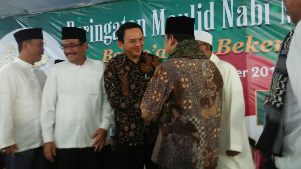 Ahok-Djarot saat menghadiri Maulid Nabi Muhammad SAW di  Masjid Al-Hudah, Jalan Talang, Jakarta Pusat, Senin 12 Desember/MTVN/Intan Fauzi