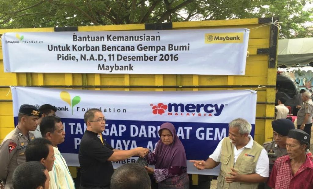 Bantuan kemanusiaan untuk korban bencana gempa bumi Aceh (Foto: dokumentasi Maybank Indonesia)
