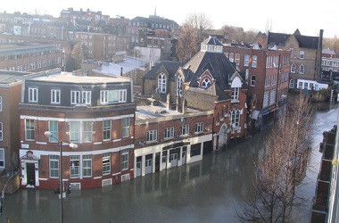 Jaringan Pipa Air Rusak, London Utara Kebanjiran