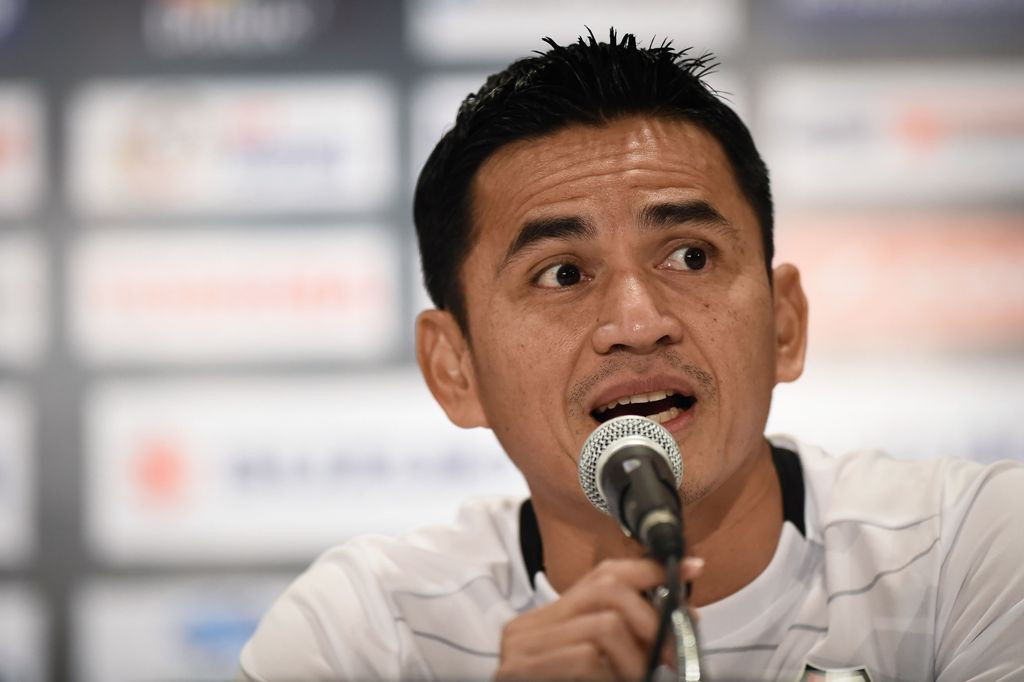 Pelatih Thailand,  Kiatisuk Senamuang. (AFP PHOTO / Lillian SUWANRUMPHA)