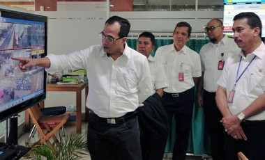 Kurangi Beban Darat, Menhub akan Wajibkan Truk Logistik Gunakan Kapal Roro