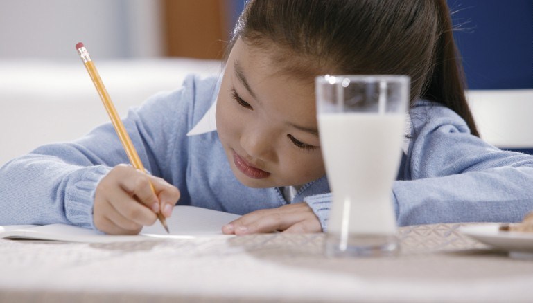 Anak  usia sekolah butuh energi lebih untuk beraktivitas secara fisik dan mental (Foto:Thinkstock)