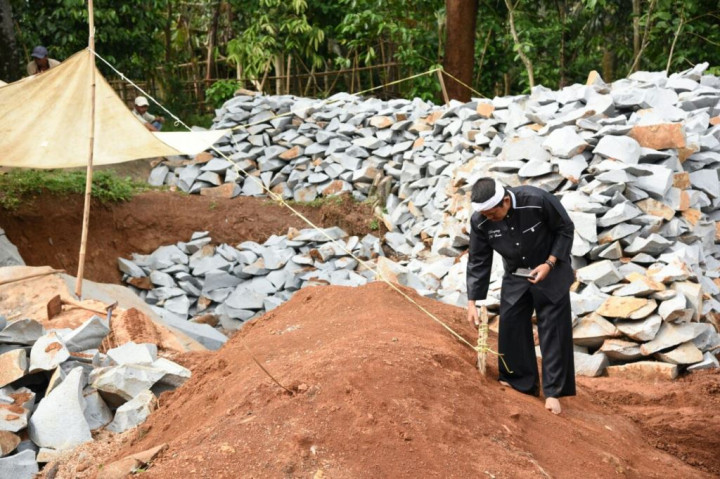 Bupati Purwakarta Tutup Tambang Batu Ilegal