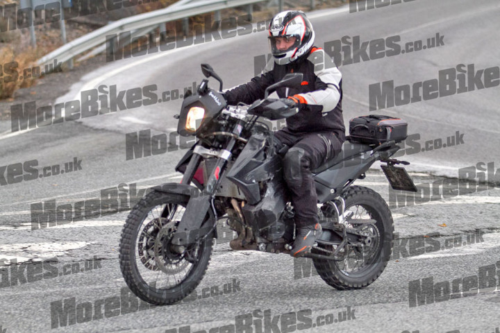 Sosok Motor Adventure KTM Enduro 800 Tertangkap Kamera