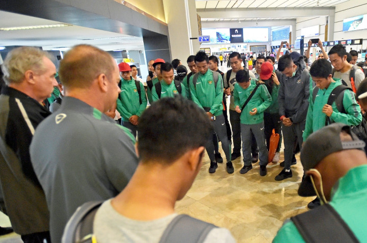 Demi Dukung Timnas, Menteri Rini Terbang ke Thailand