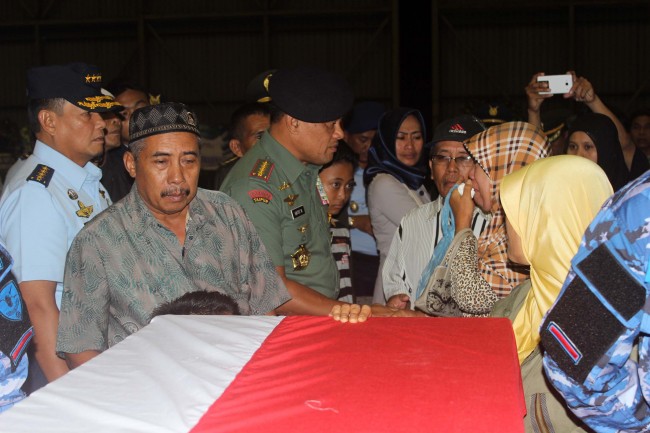 TNI Investigates Military Plane Crash in Papua