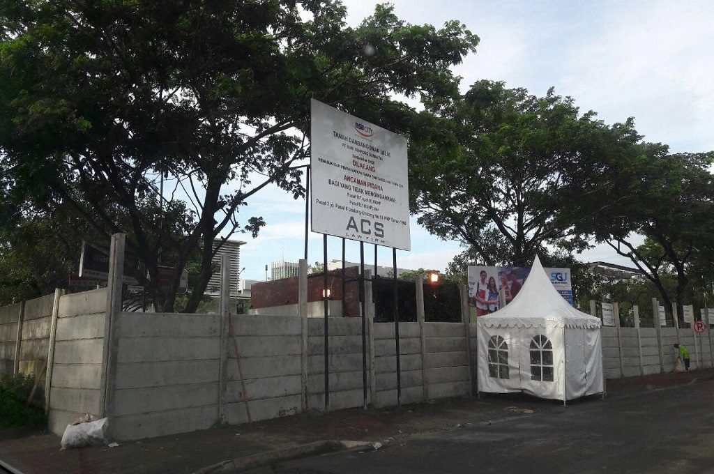 Suasana di depan Kampus SGU Tangerang, MTVN - Farhan Dwi