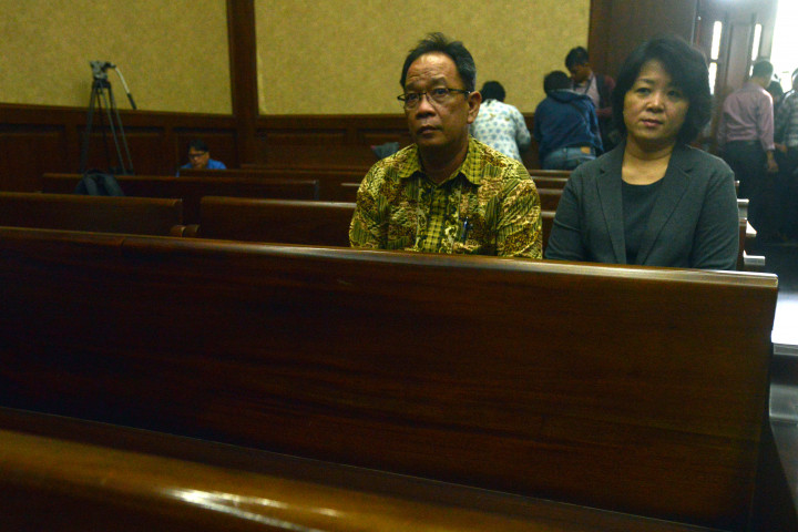 Penyuap Irman Gusman Menangis dan Minta Dihukum Ringan