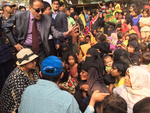 Retno Meets Rohingya Refugees in Bangladesh