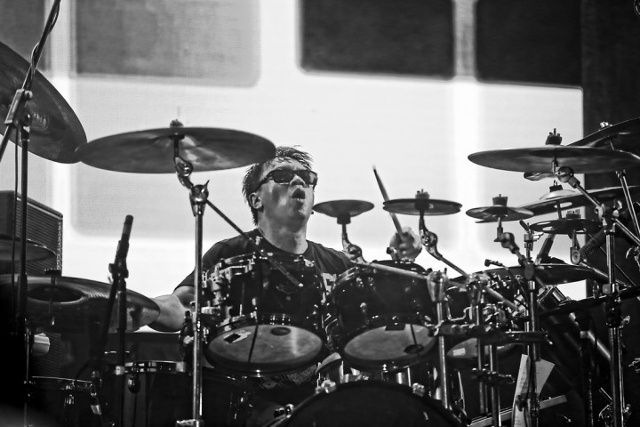 Beda Eet Sjahranie dan Ian Antono di Mata Fajar Satritama