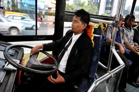 Ahok Janjikan Gaji Sopir Bus Triple Transjakarta 4 Kali Ump Dki