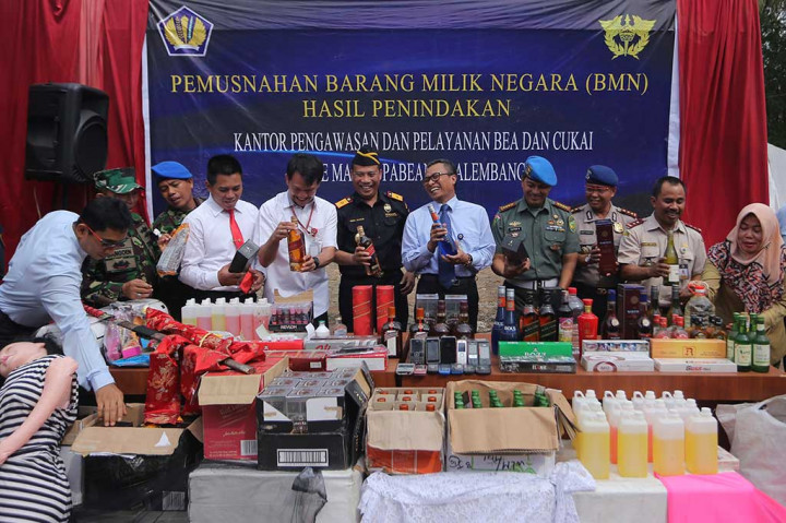 Barang Ilegal Senilai Rp1,3 M Dimusnahkan