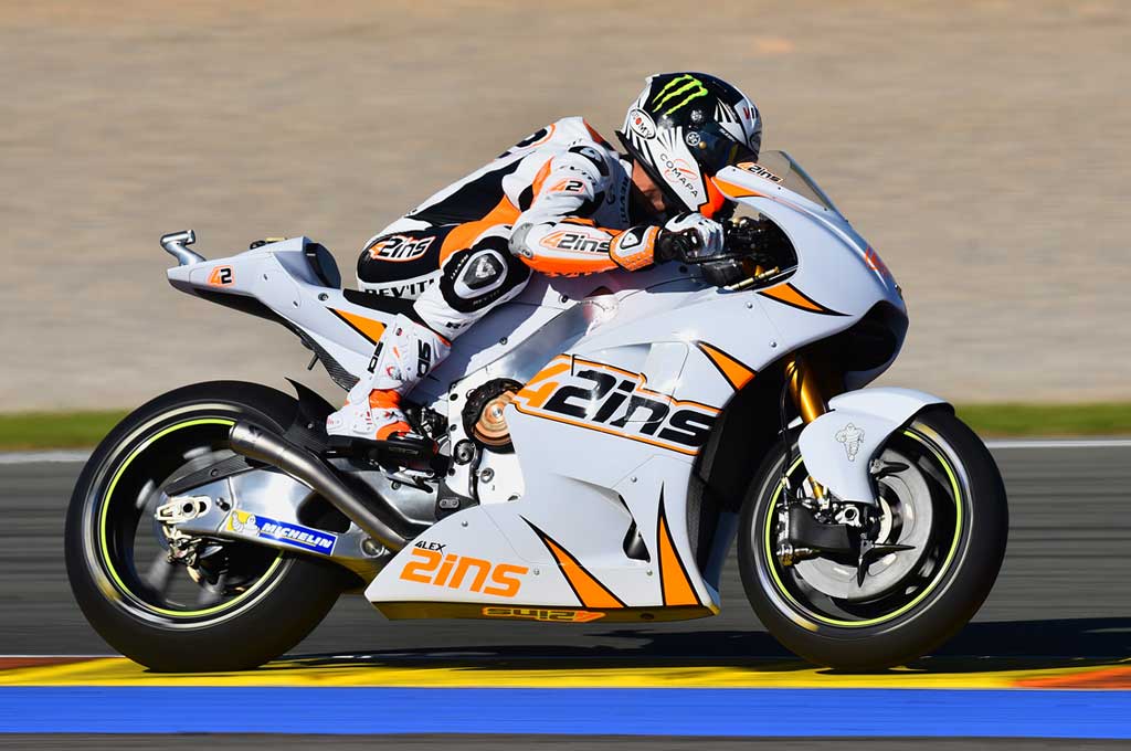 Alex Rins ingin tampil minimal menyamai performa Maverick Vinales. Michelin
