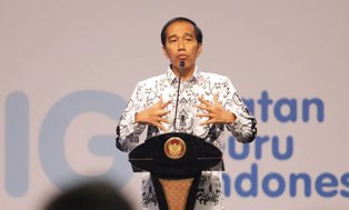 Jokowi Sebut Menteri Perempuan Tahan Banting