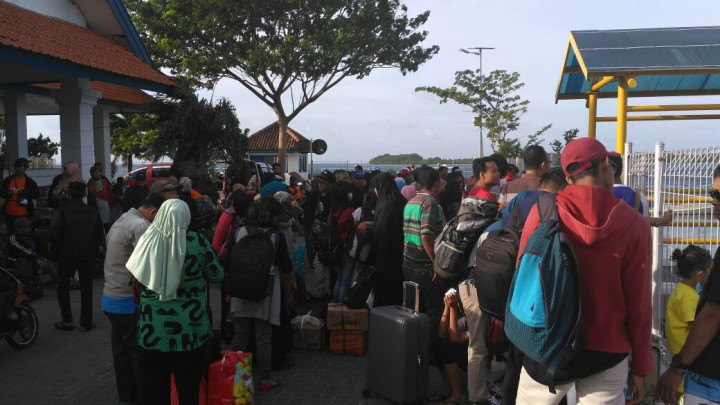 Ratusan Wisatawan Terjebak di Karimunjawa