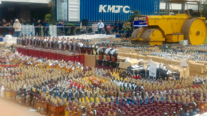 Menkeu Akui Pemberantasan Miras dan Rokok Ilegal 2016 Meningkat