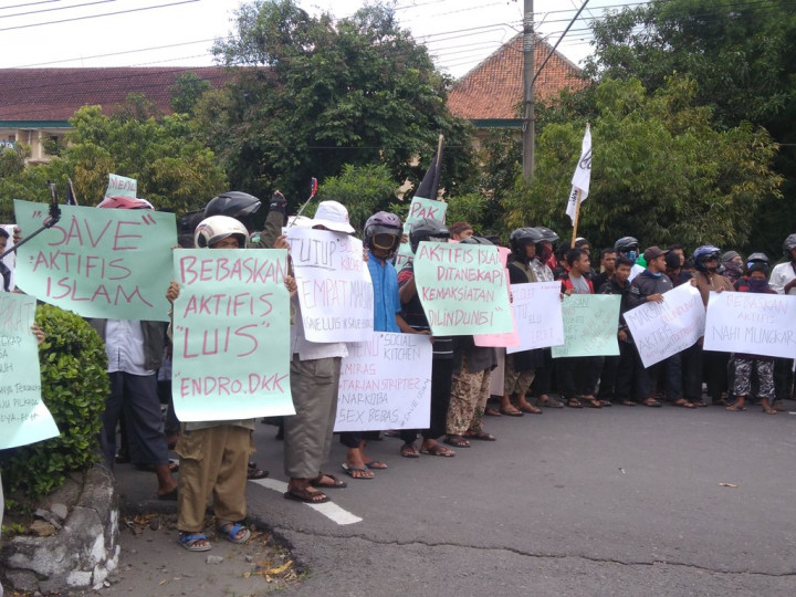 Ratusan Orang Tuntut Pembebasan Aktivis LUIS