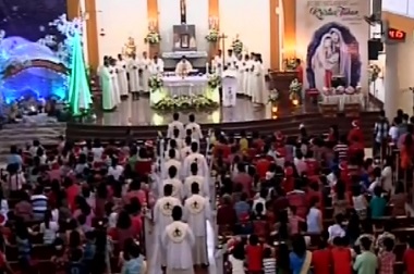 Gereja Kristus Raja Sebarkan Makna dan Hadiah Natal pada Anak-anak