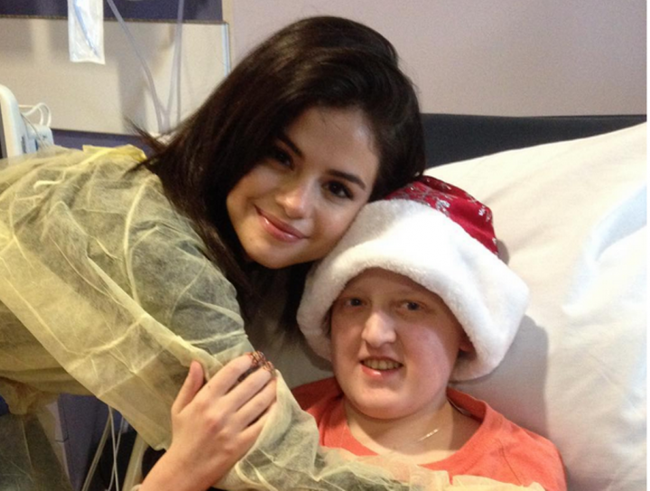 Selena Gomez Beri Kejutan untuk Penggemarnya di Rumah Sakit