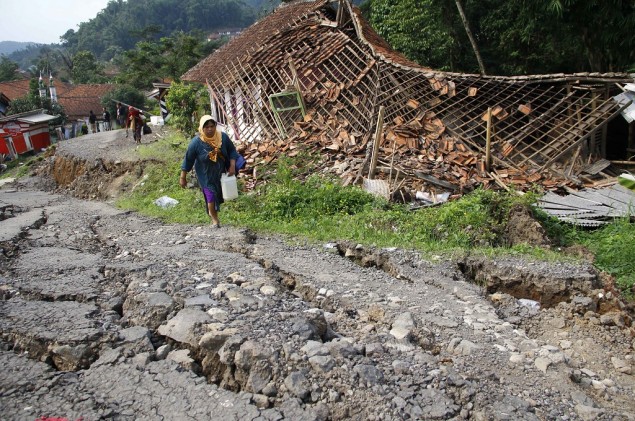 Warga Minta Relokasi karena Ancaman Tanah Bergerak