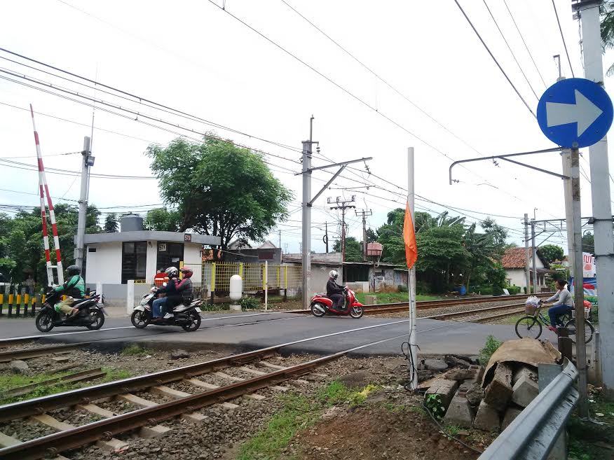Perlintasan kereta api Teluk Betung Bintaro/MTVN/Deny Irwanto