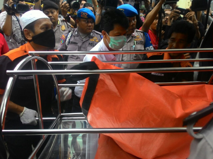 Jenazah Korban Penyekapan Dibawa ke RS Polri