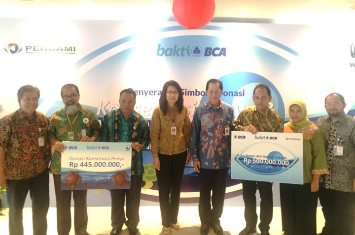 Dukung Pelestarian Alam dan Kesehatan Masyarakat, BCA Donasi Ratusan Juta Rupiah