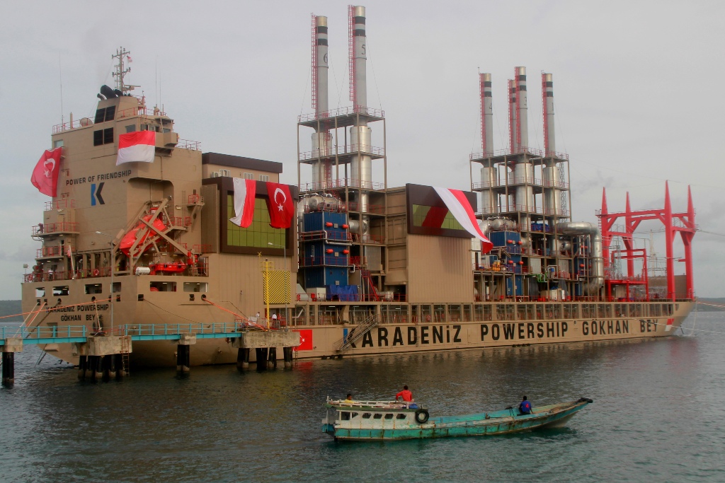Kapal listrik apung. (FOTO: ANTARA/Kornelis Kaha)