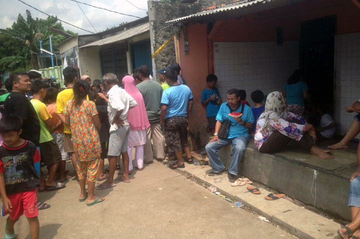 Warga Memadati Lokasi Penangkapan Pelaku Perampokan di Pulomas