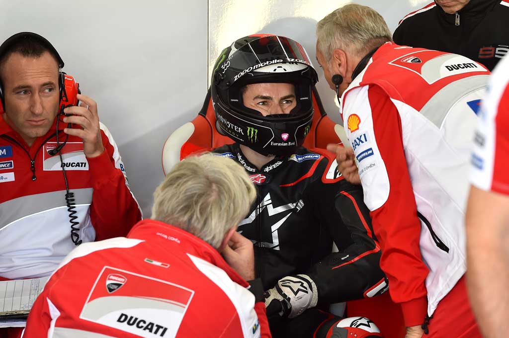 Pelatih fisik Jorge Lorenzo pindah ke Pol Espargaro untuk musim kompetisi 2017. Michelin