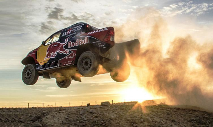 Toyota Andalkan Hilux 2WD di Reli Dakar 2017