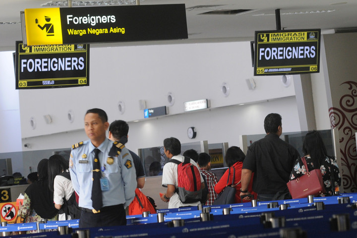 Bebas Visa untuk Wisman atau TKA Ilegal?