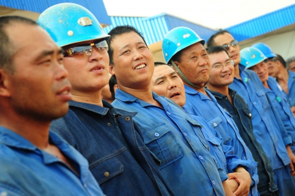 Pekerja Asing Tiongkok. FOTO ANTARA/Jessica Helena Wuysang.