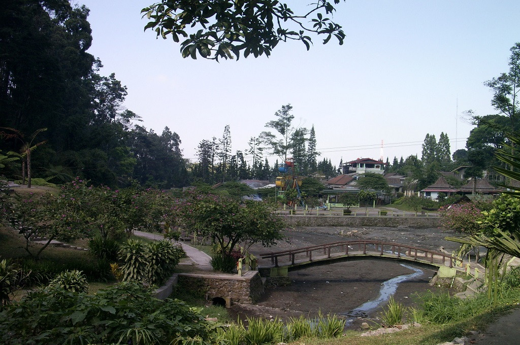 Kawasan wisata Kaliurang di Sleman, MI - Agus Utantoro 