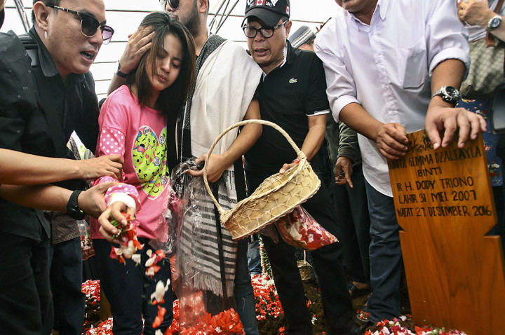 Anet Usir Jenuh dengan Baca Komik di Instagram