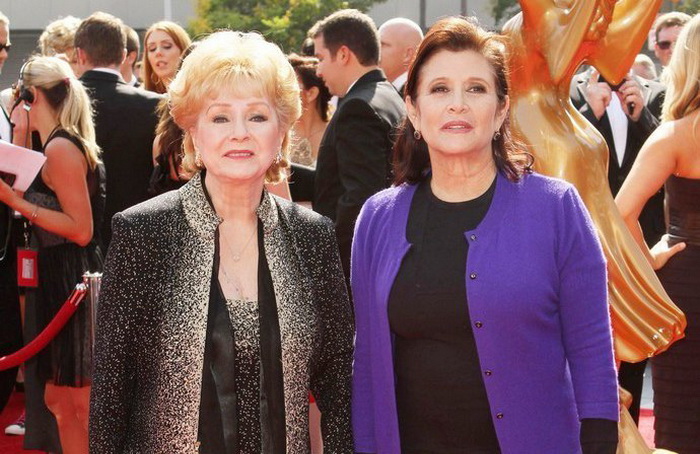Carrie Fisher dan Debbie Reynolds akan Dimakamkan Bersama