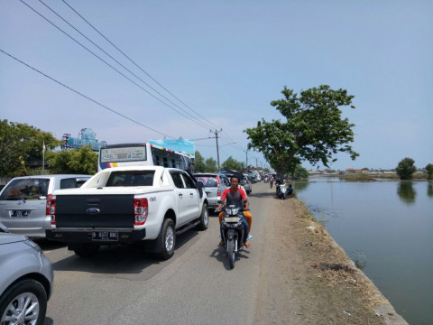 Pantai Tanjung Pasir Dikepung Macet Medcom Id